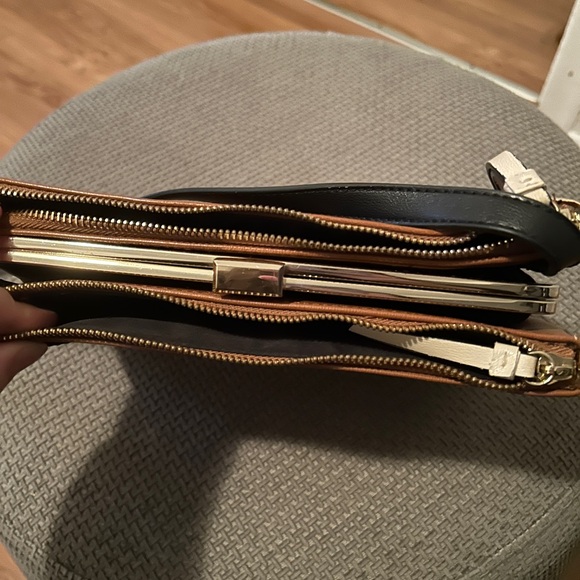 Perfect leather Summer crossbody - Picture 2 of 3